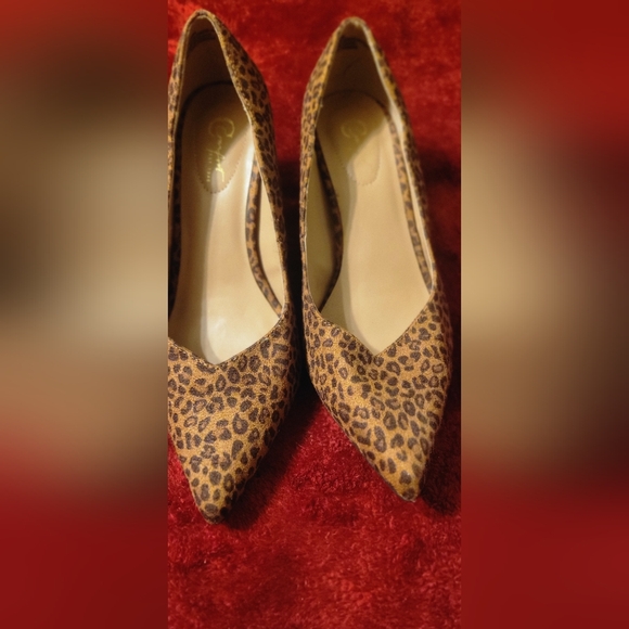 Women's COMFORT Est 1946 Cheetah Print Heels, Size 8 - Picture 2 of 7